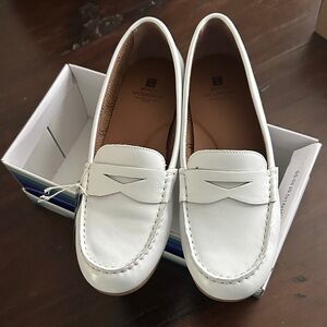 NIB White Mountain Women's Classic White Loafers size 9 Genuine Upper Leather